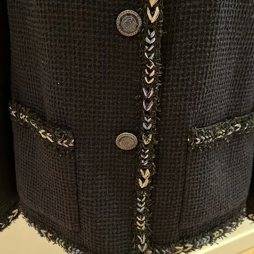CHANEL Tweed JACKET SIZE 42 Navy with Silver Gold Blue thread - Picture 7 of 9